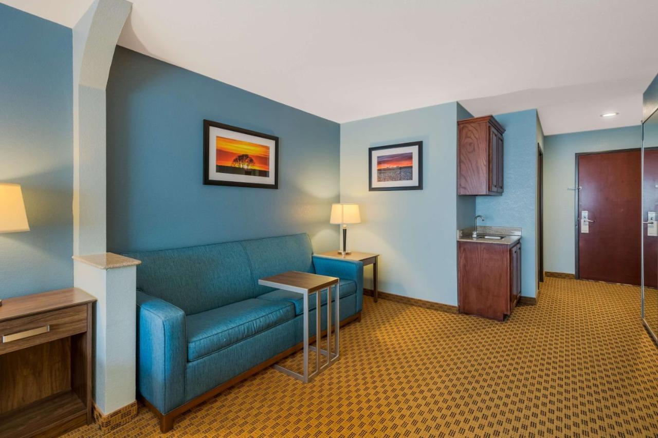 Best Western South Plains Inn & Suites Levelland Exterior photo