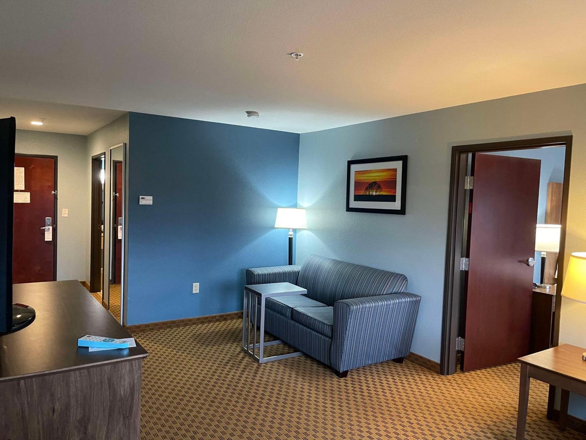 Best Western South Plains Inn & Suites Levelland Exterior photo