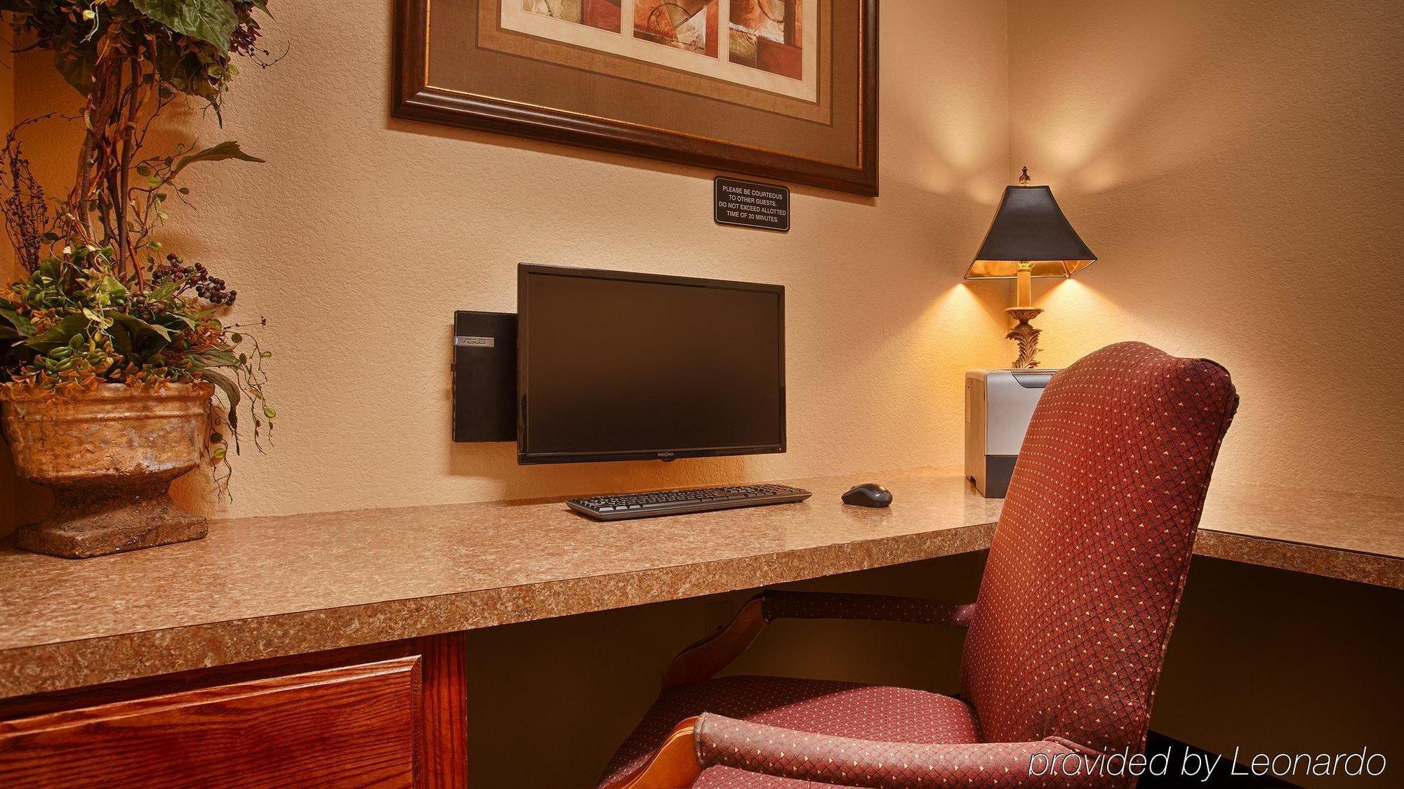 Best Western South Plains Inn & Suites Levelland Exterior photo