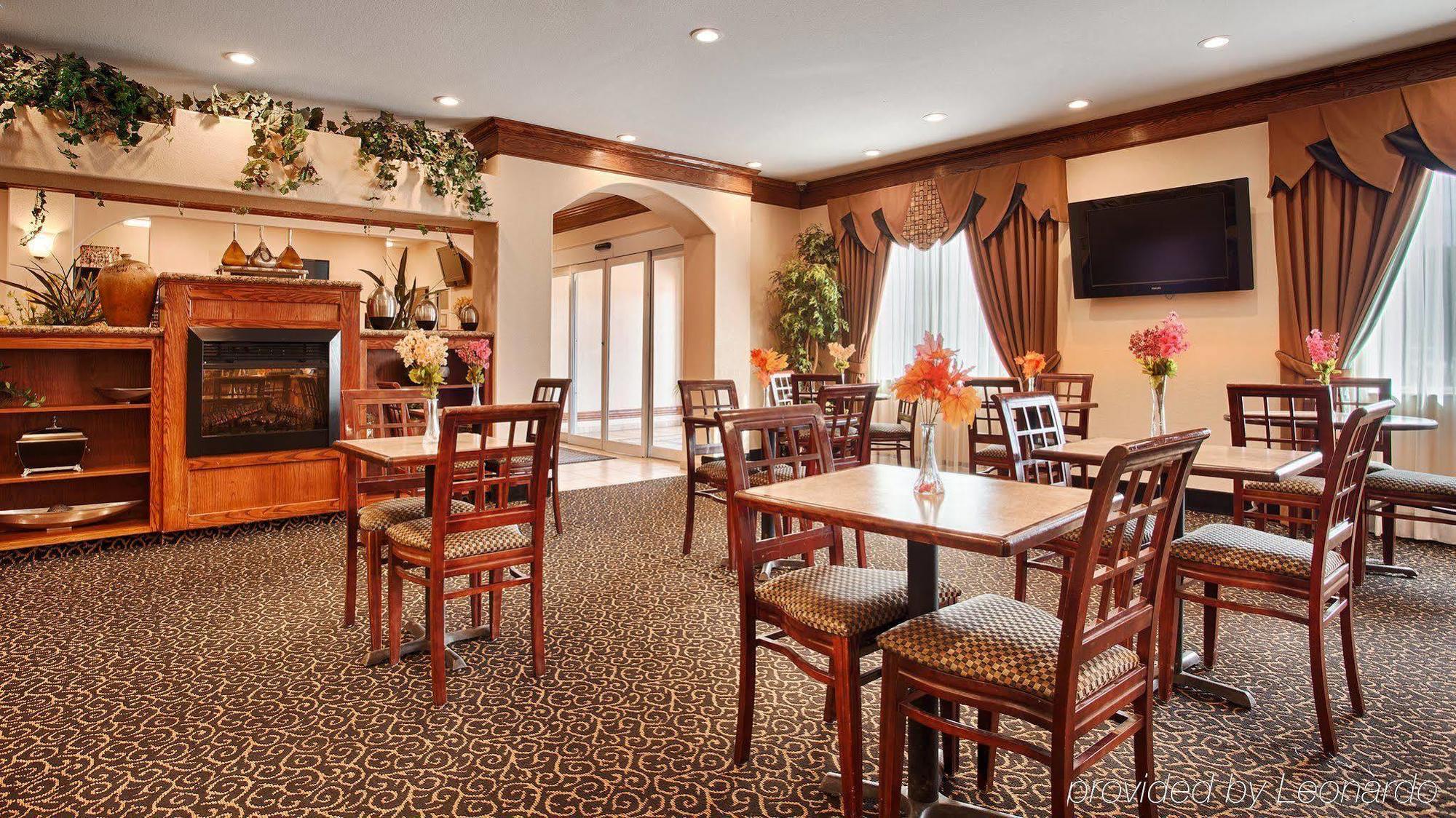 Best Western South Plains Inn & Suites Levelland Exterior photo